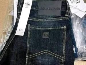 Buy Levi’s Jeans Pallet – 300 Authentic Denim Pieces for UK Resale