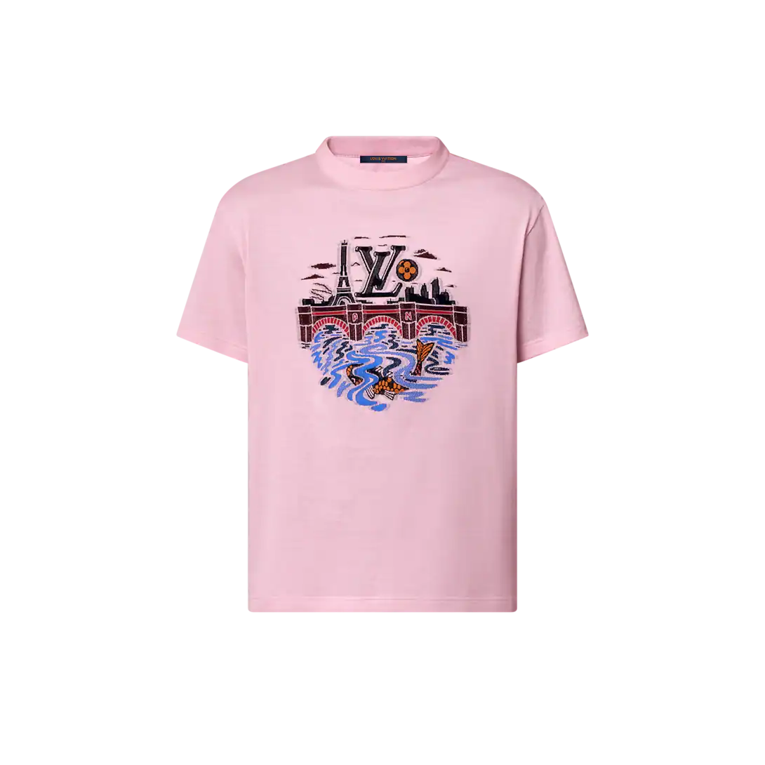 Dressed in a pale pink shade, this fine cotton jersey T-shirt is a casual summer essential. Inspired by the Fall/Winter 2025 runway and Pharrell Williams' collaboration with Nigo, it features a playful intarsia motif on the front that references Paris and Nigo's native Japan. LV embroidery on the back completes this statement piece. Standard fit Pale Pink 100% cotton Intarsia pattern on the front Ribbed collar Embroidered signature on the back Made in Italy
